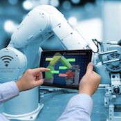 Produktionsprozesse mit Robotern laufen oftmals Hand in Hand mit Beschäftigten. Dies erfordert besondere Schutzmaßnahmen sowie eine Analyse der Gefährdungen.