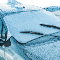 Kein Wegeunfallschutz beim Anbringen einer Frostschutzmatte am Auto